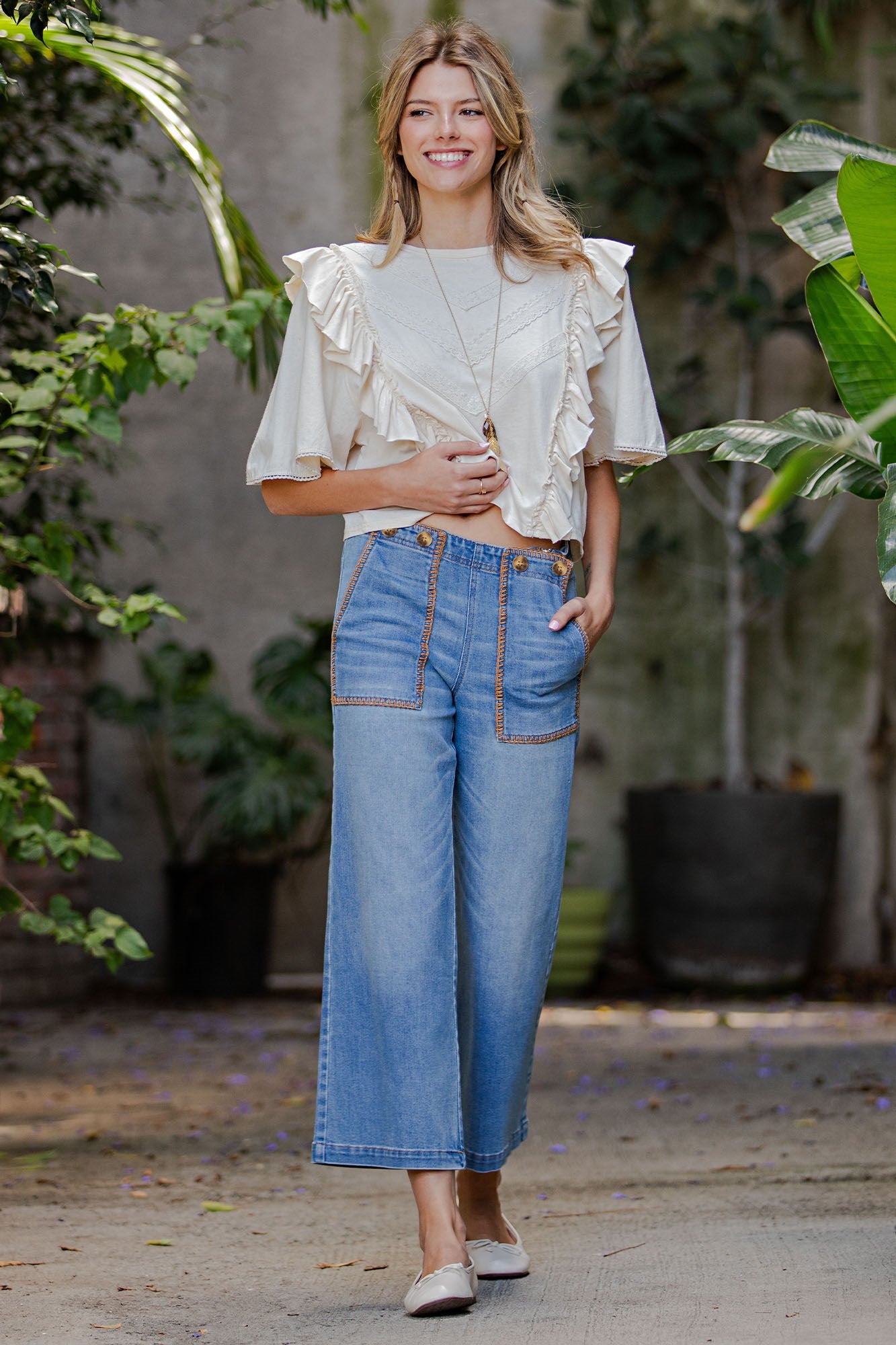 Whipstitch Pocket Cropped Jeans