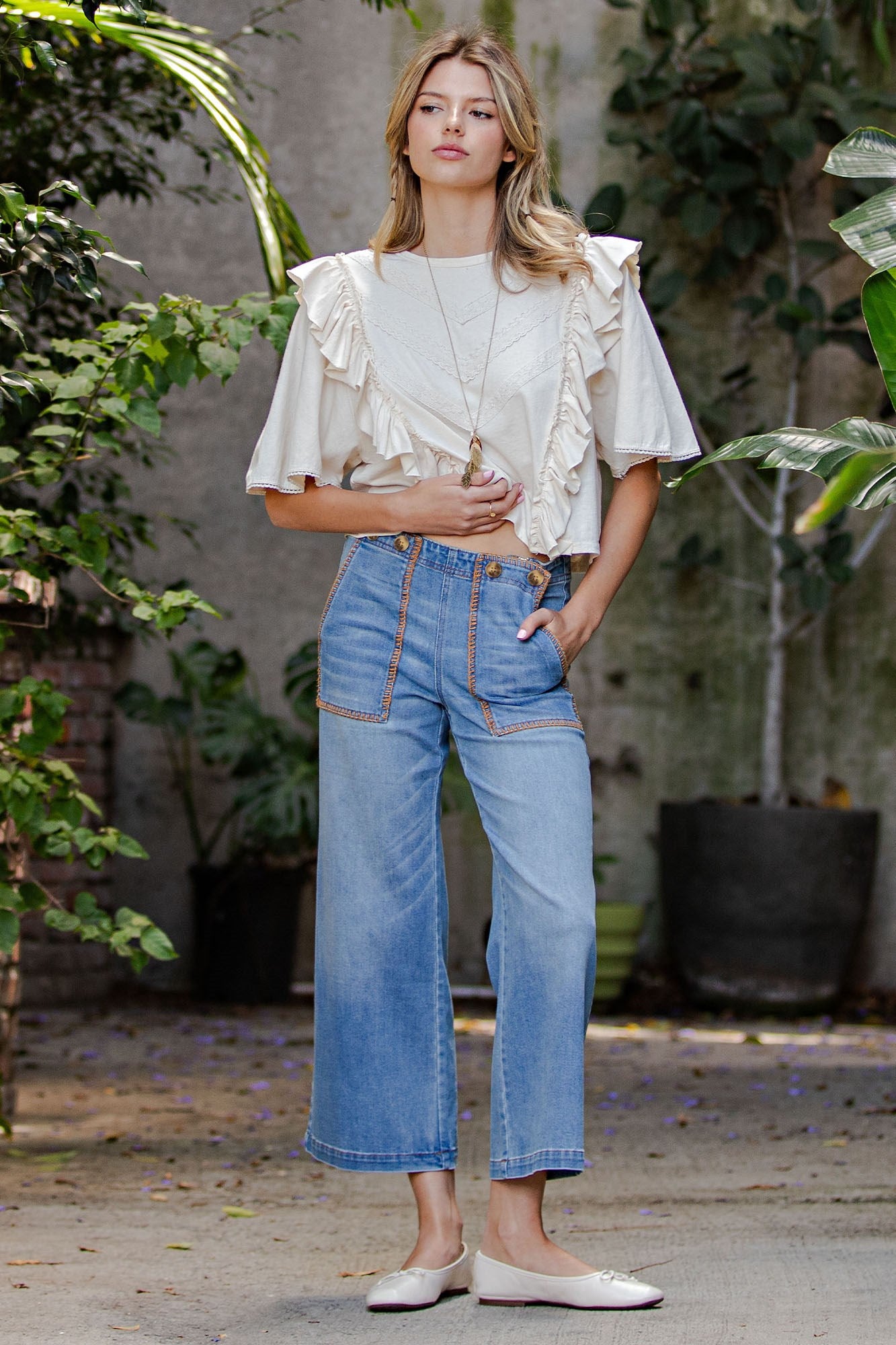 Whipstitch Pocket Cropped Jeans
