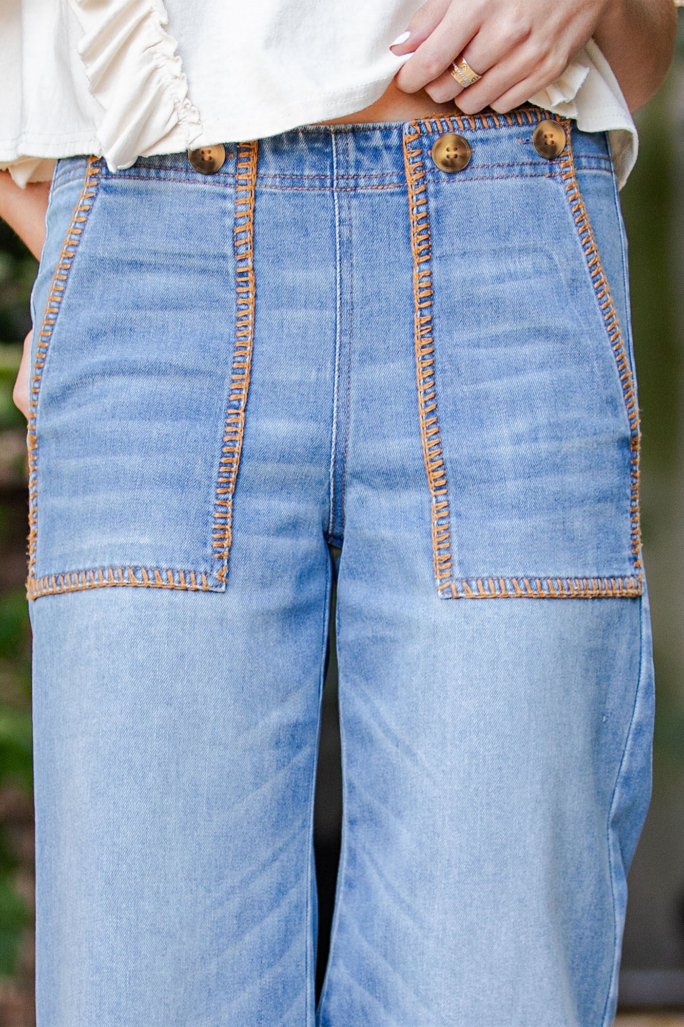 Whipstitch Pocket Cropped Jeans