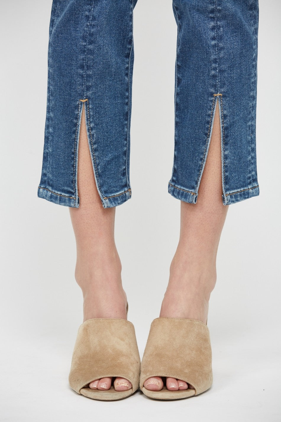 Mid-Rise Slim Crop Straight