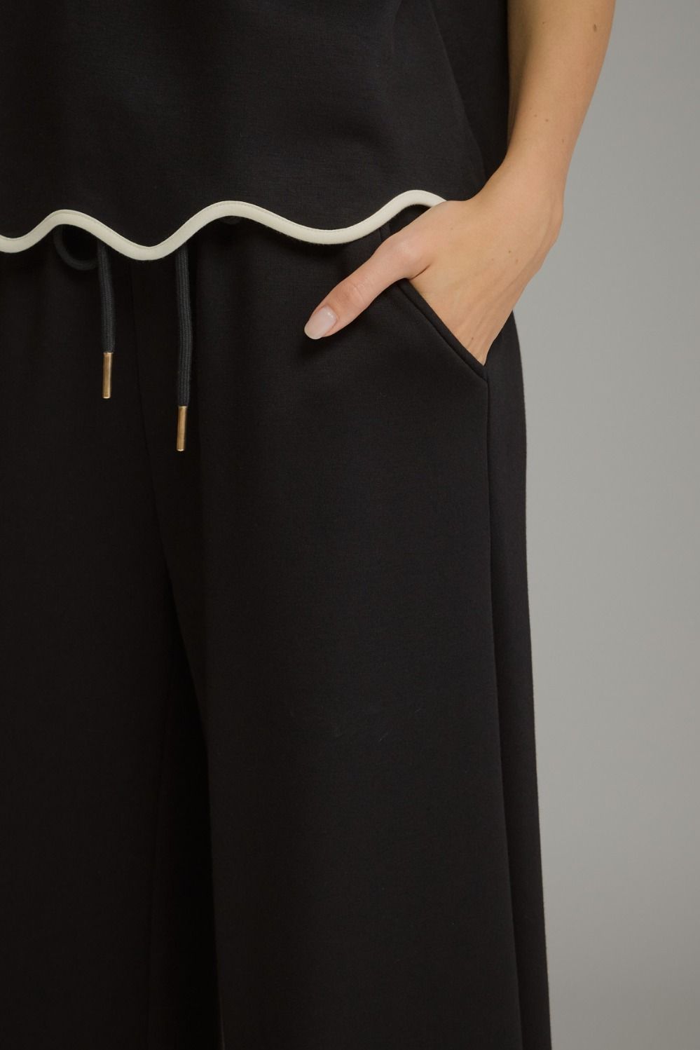 Elastic Waistband Scallop Hem Pants